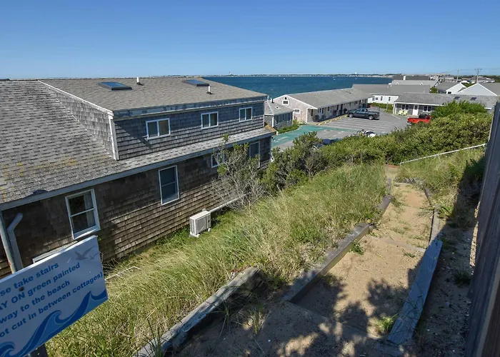 12217 - Beautiful Views Of Cape Cod Bay Access To Private Beach Easy Access To P-Town