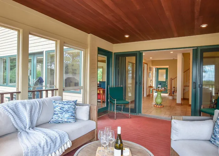 Beautiful Backyard Pool Deeded Beach Rights